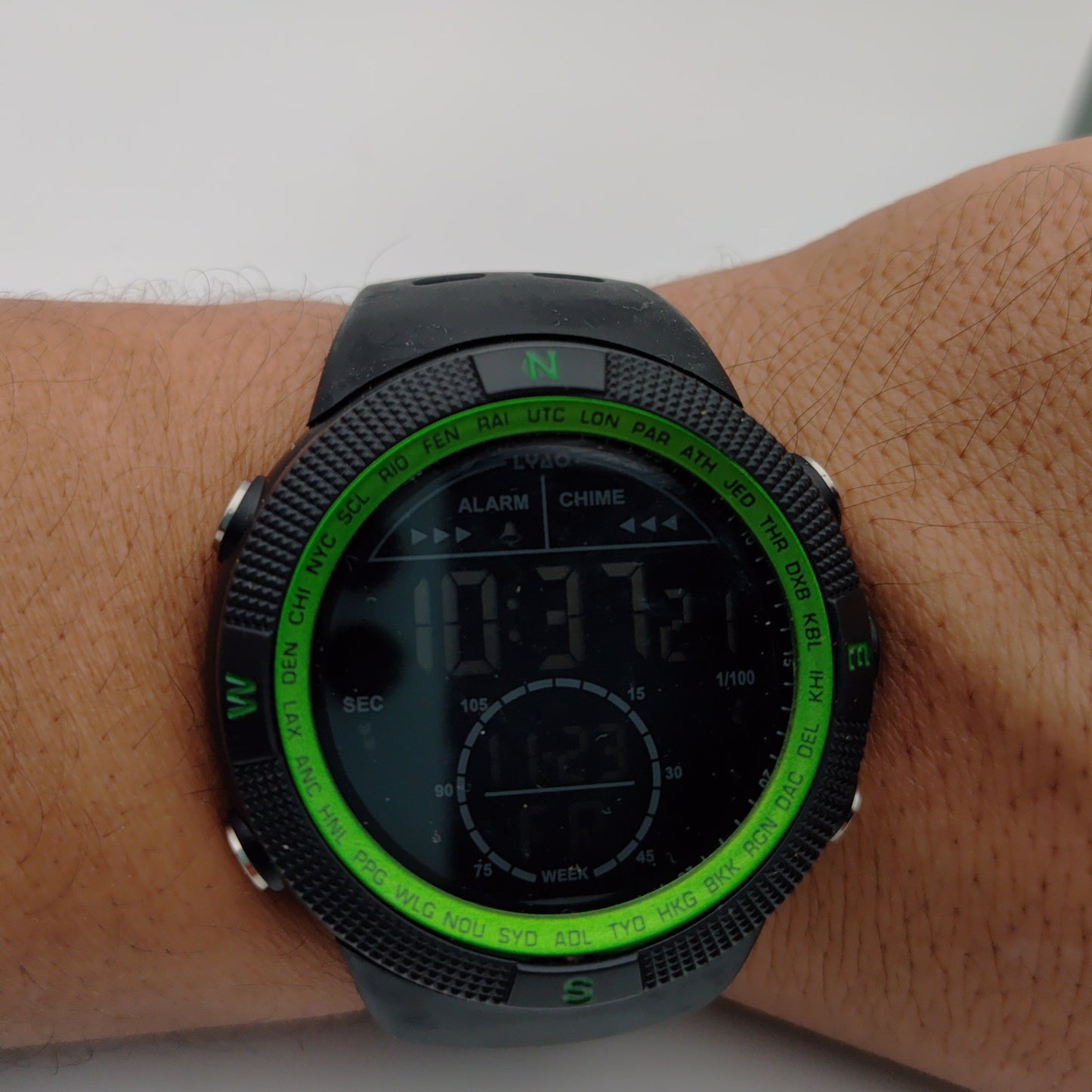 🕰️ ساعة رقمية رياضية رجالية – تصميم قوي ومقاوم للصدمات (3 ألوان)