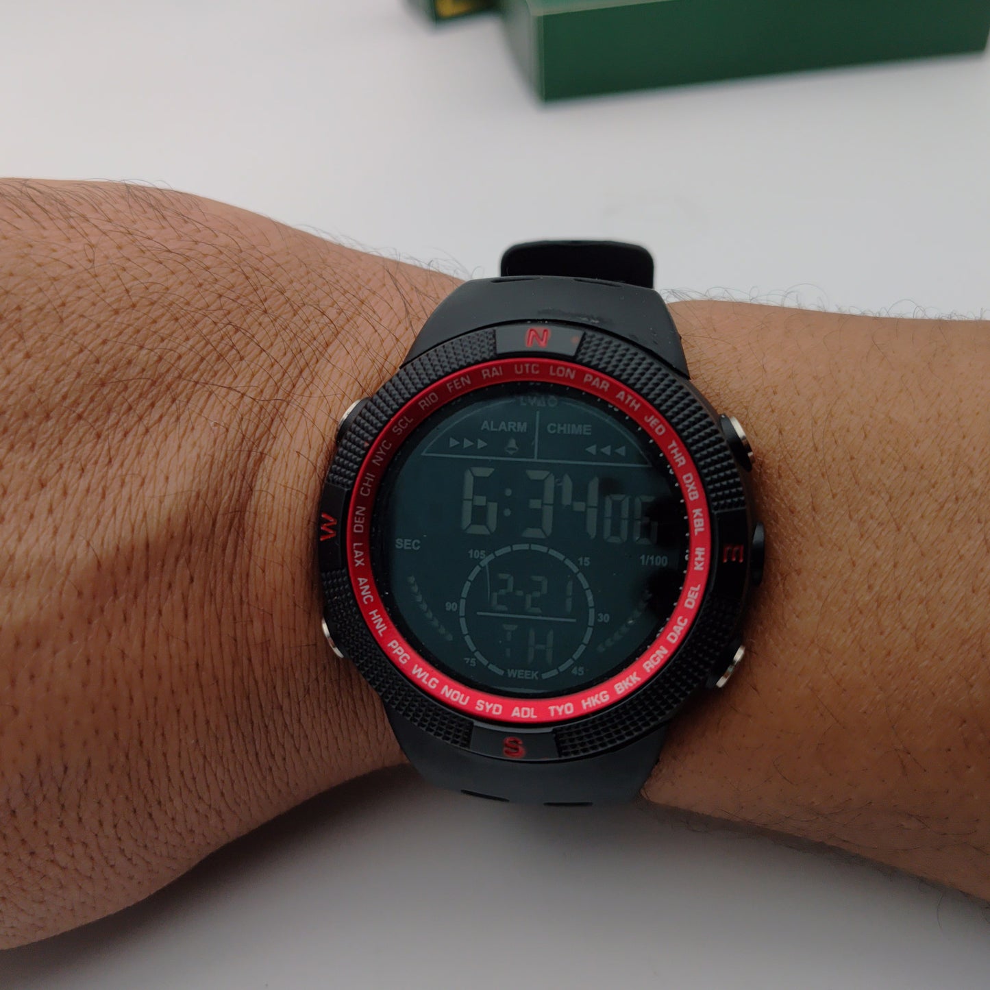 🕰️ ساعة رقمية رياضية رجالية – تصميم قوي ومقاوم للصدمات (3 ألوان)