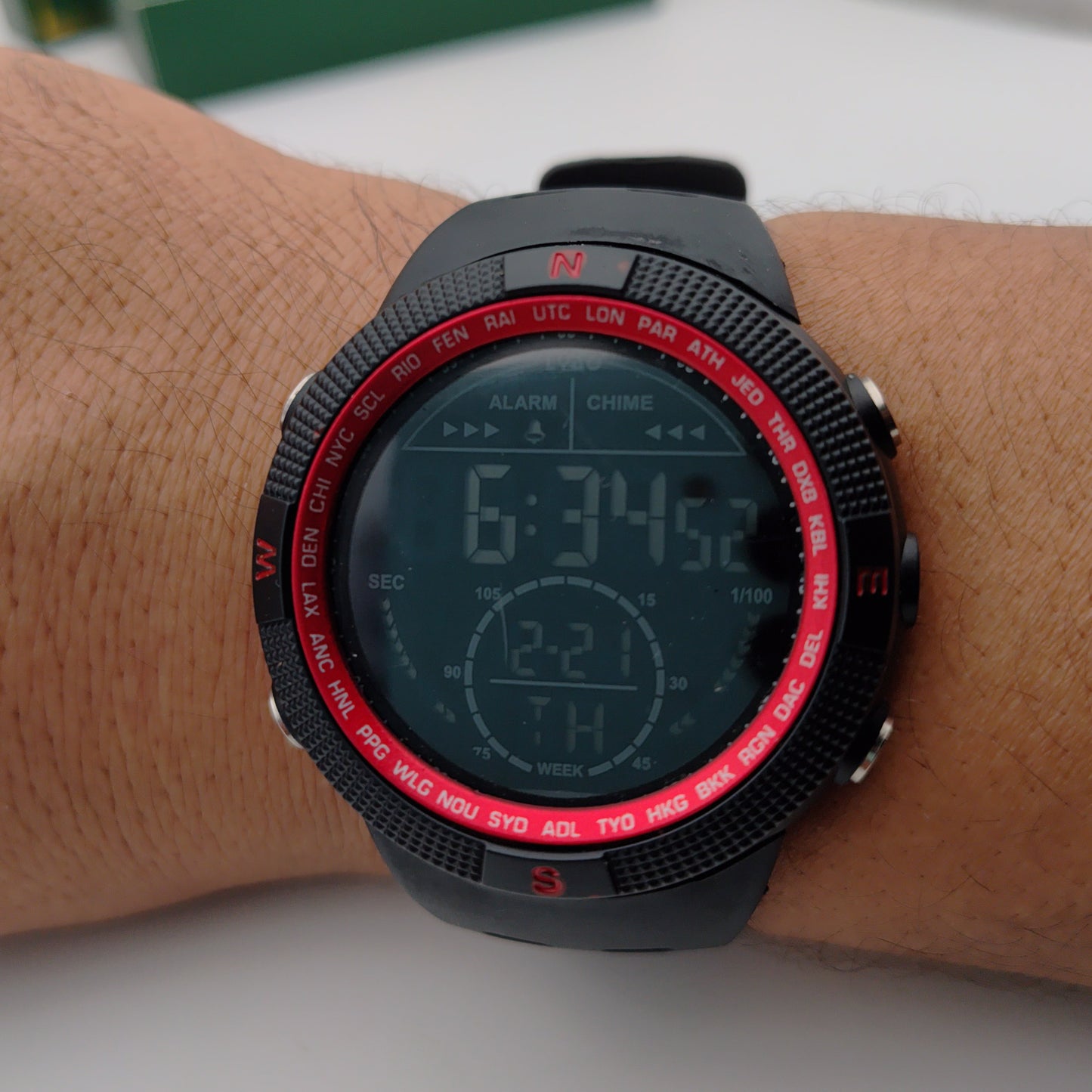 🕰️ ساعة رقمية رياضية رجالية – تصميم قوي ومقاوم للصدمات (3 ألوان)