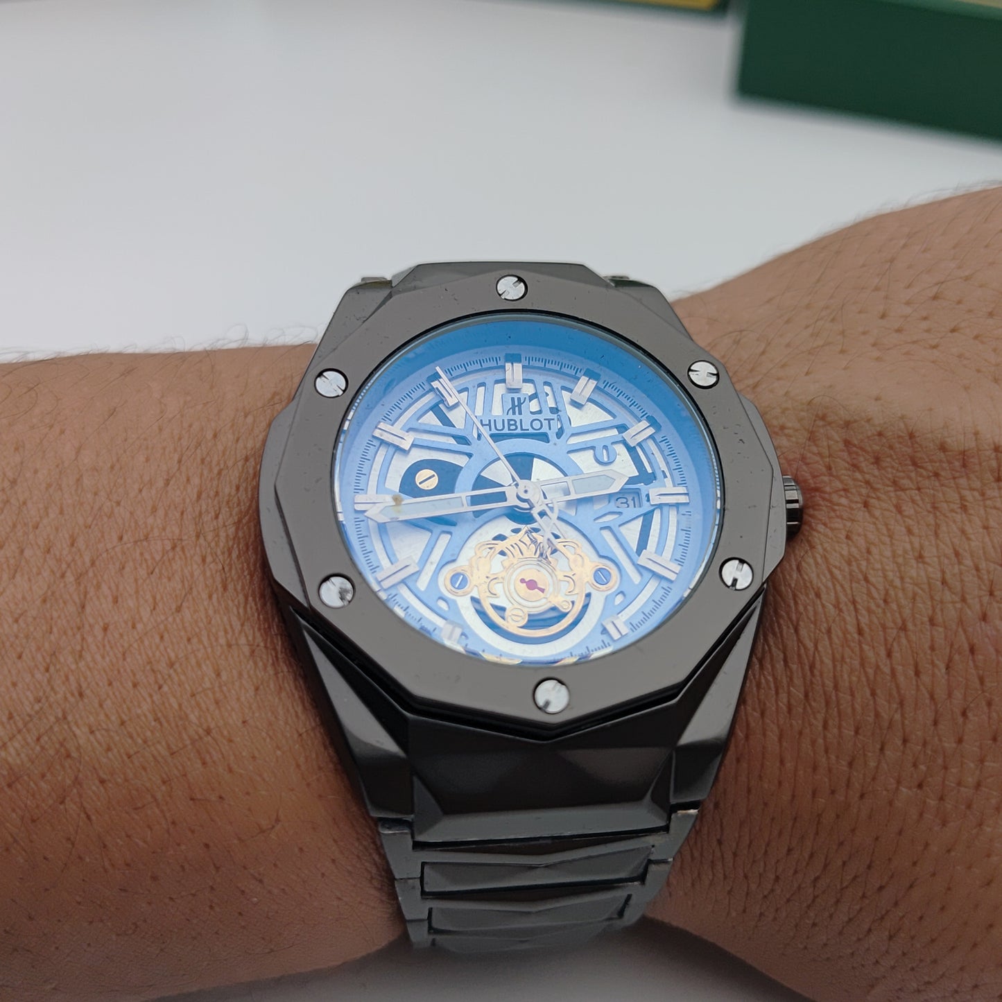 ساعة هيبلو  رجالية بيغ بانغ – تصميم مفتوح فاخر – كوارتز دقيق [أسود/فضي]