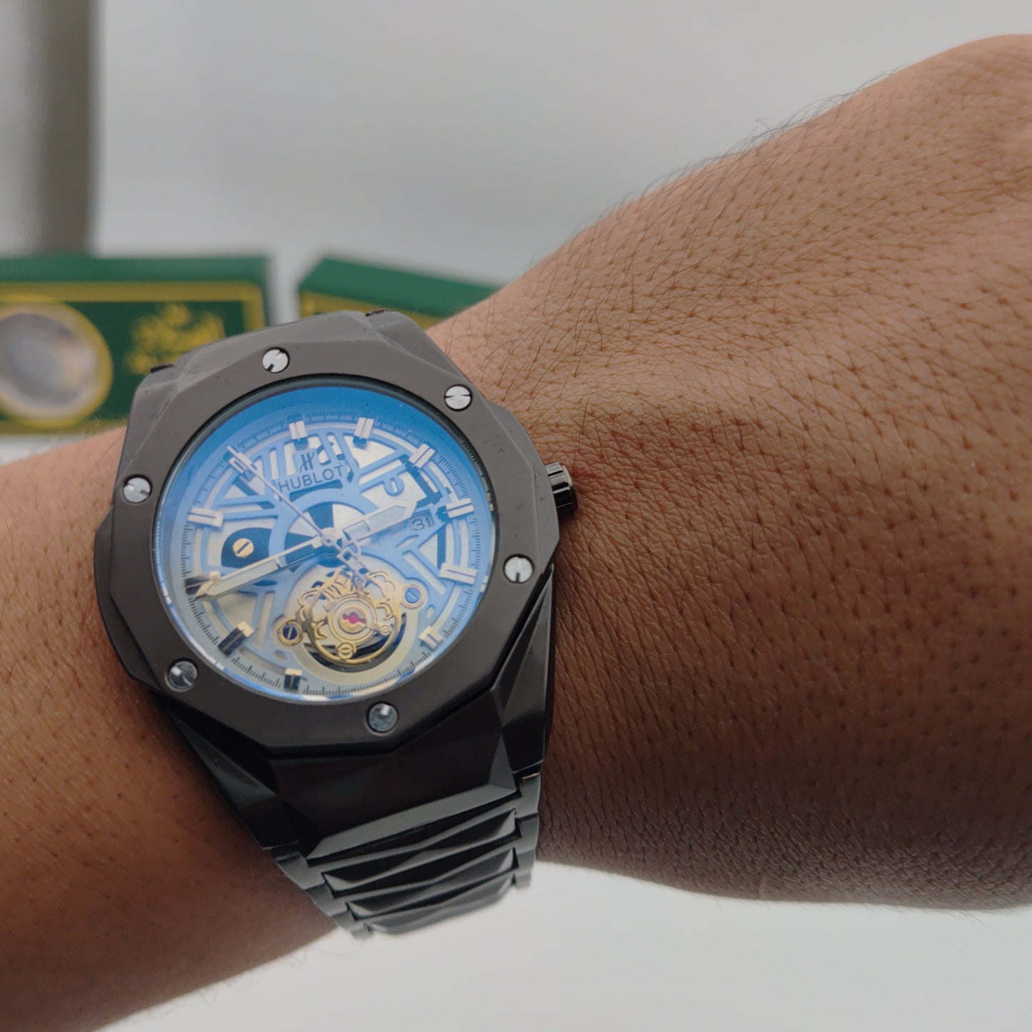 ساعة هيبلو  رجالية بيغ بانغ – تصميم مفتوح فاخر – كوارتز دقيق [أسود/فضي]