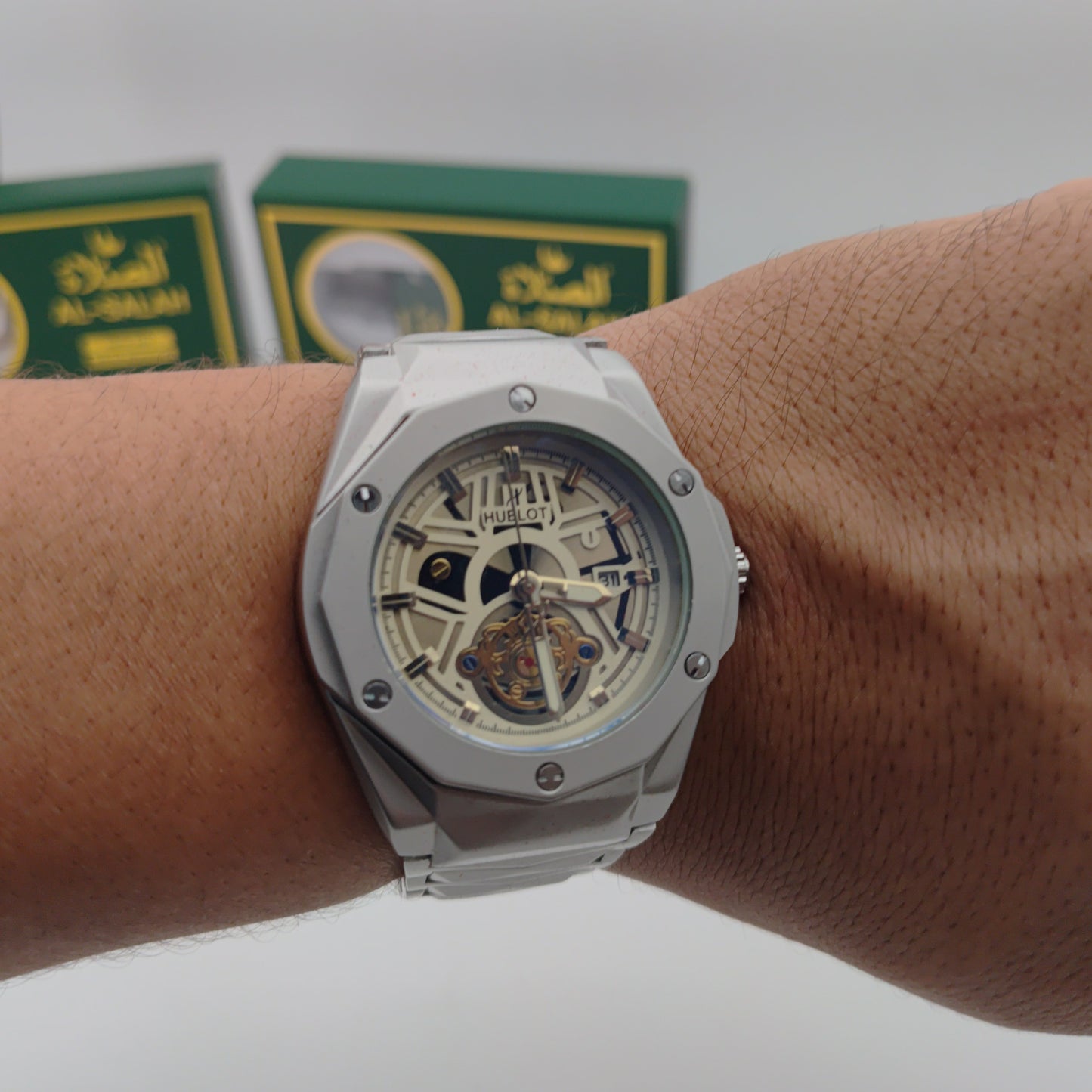 ساعة هيبلو  رجالية بيغ بانغ – تصميم مفتوح فاخر – كوارتز دقيق [أسود/فضي]