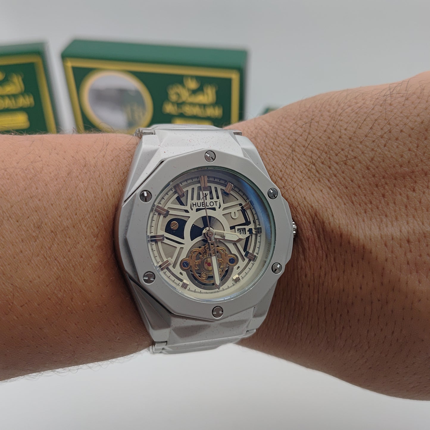 ساعة هيبلو  رجالية بيغ بانغ – تصميم مفتوح فاخر – كوارتز دقيق [أسود/فضي]