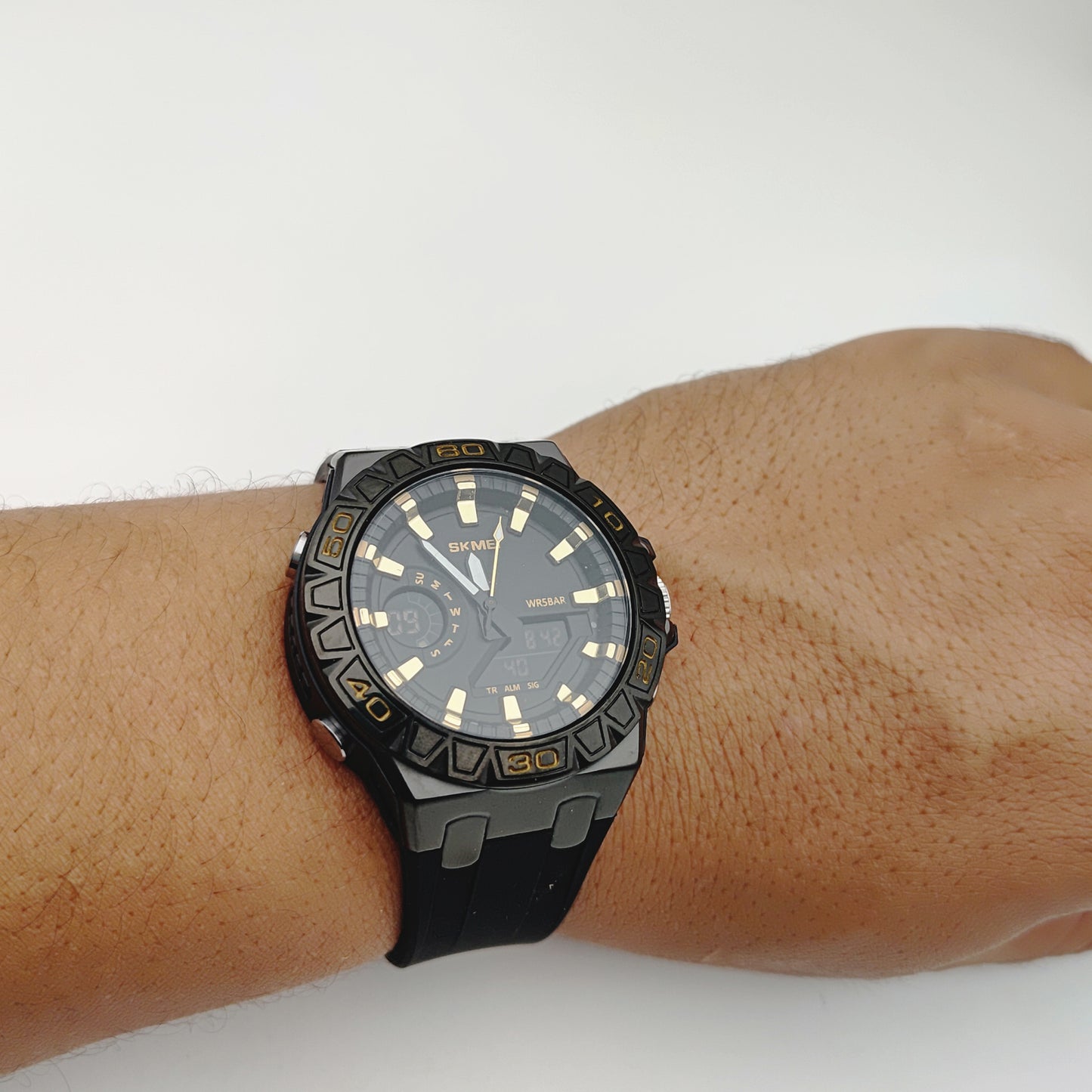 ⌚️ Montre SKMEI Originale – Puissance, Élégance et Précision dans une seule montre !